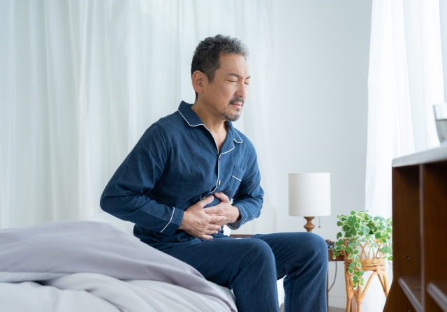 膵臓の位置と背中やみぞおちの違和感のイメージ